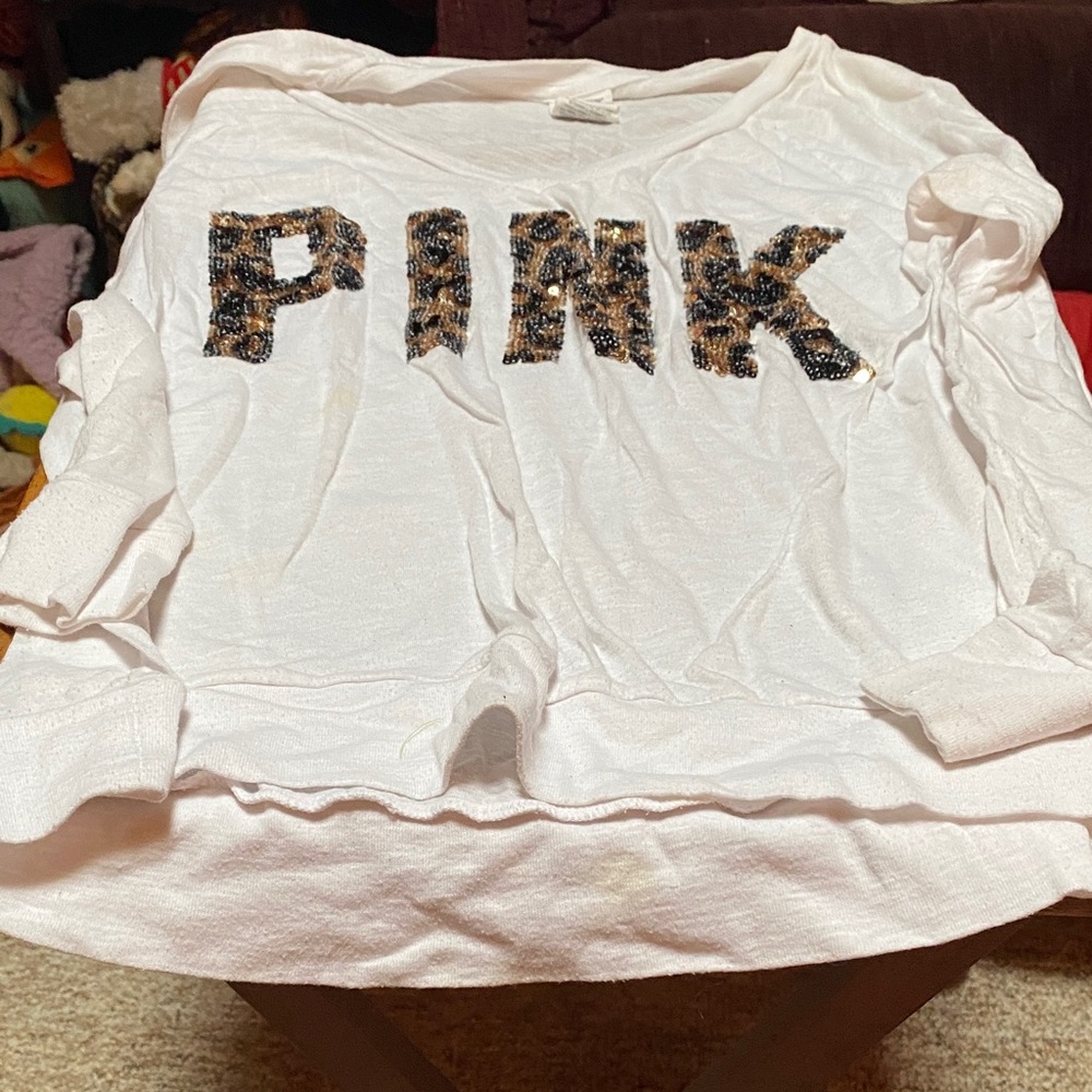 Small vs pink long slv top